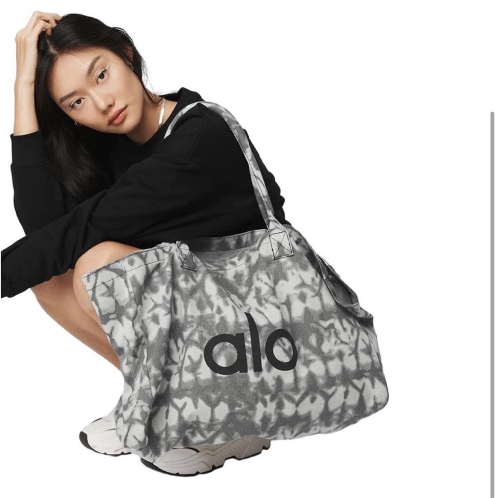 ALO Yoga | Bags | Alo Yoga Iconic Shopper Tote Brand New | Poshmark